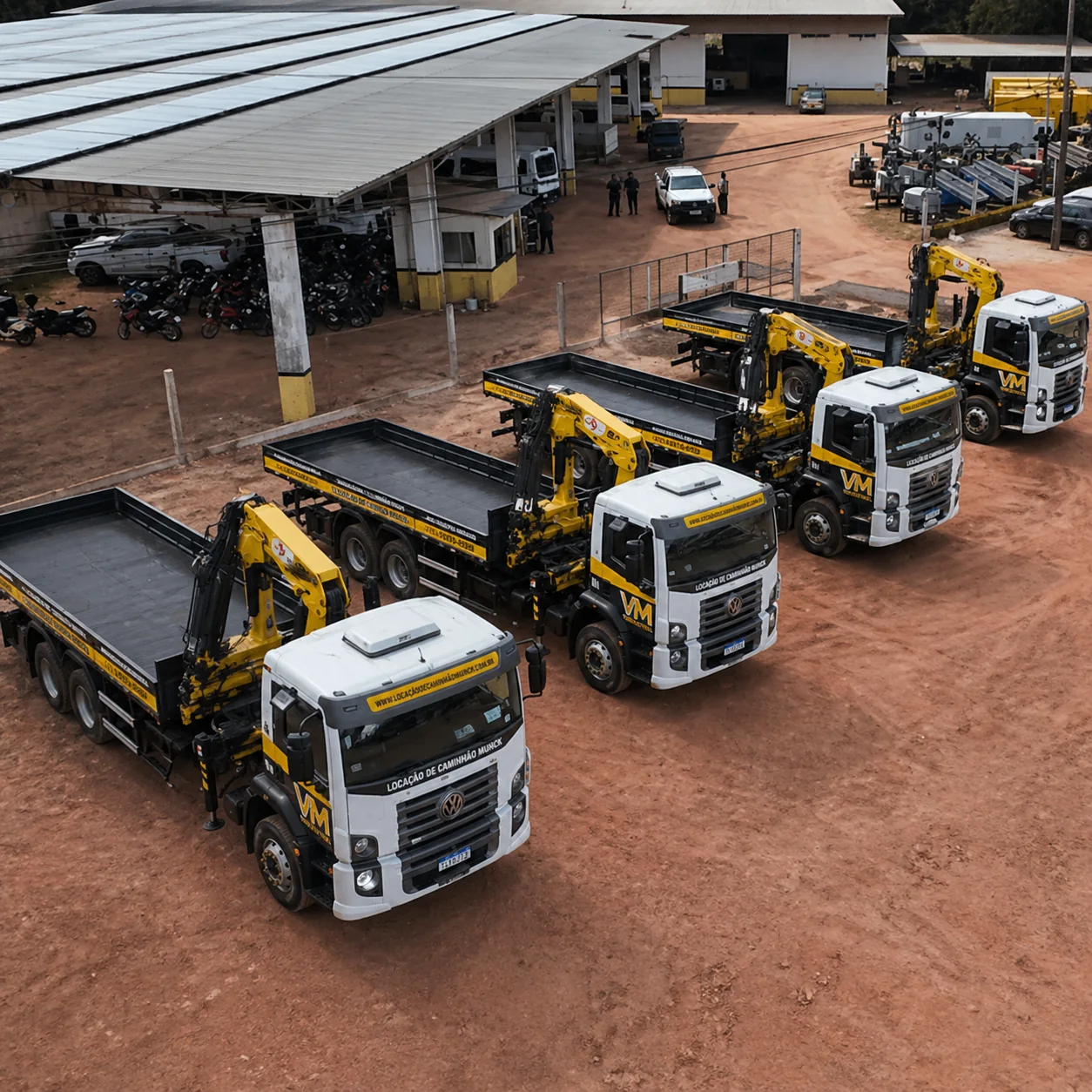 Frota de caminhões munck da VM Manutenção Industrial
